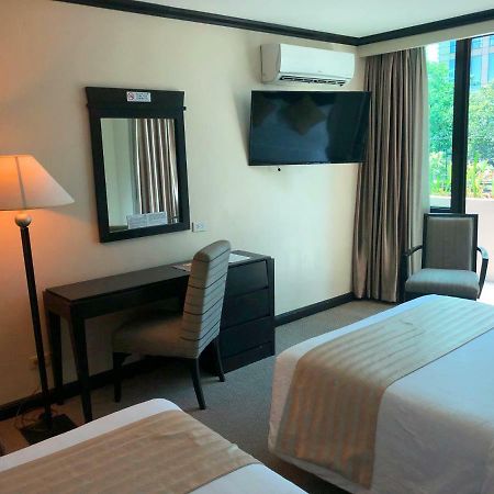 Tower Inn Makati Business Hotel Makati City ภายนอก รูปภาพ