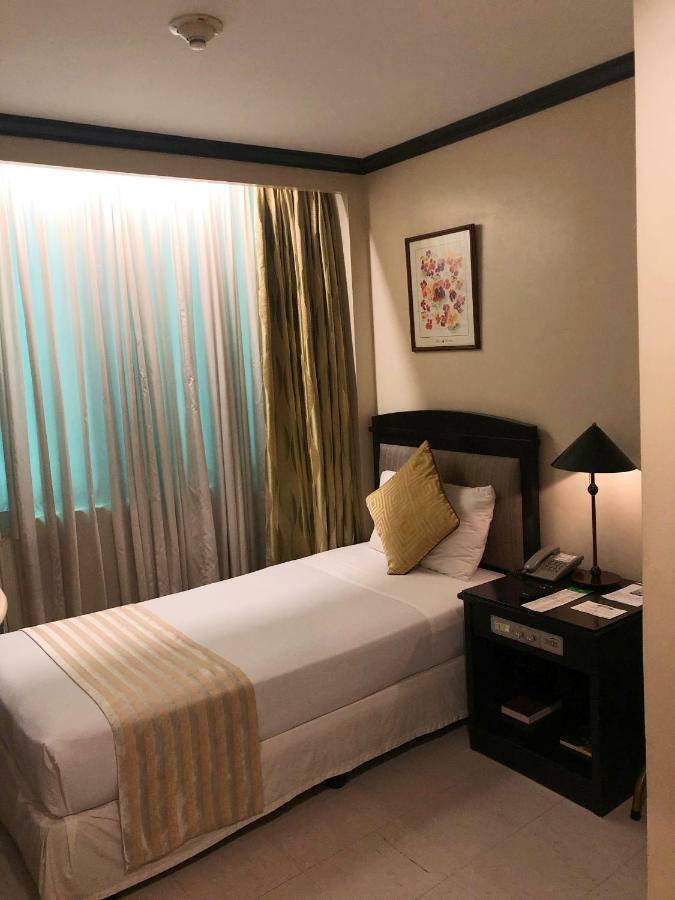 Tower Inn Makati Business Hotel Makati City ภายนอก รูปภาพ